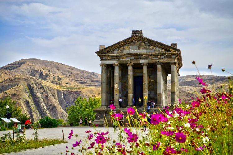 Армения вошла в тройку популярных направлений для путешествий россиян в бархатный сезон